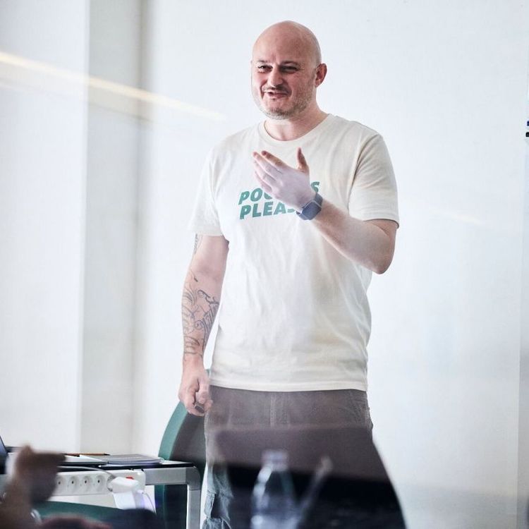 Kim holder oplæg på Marketing Camp 2021